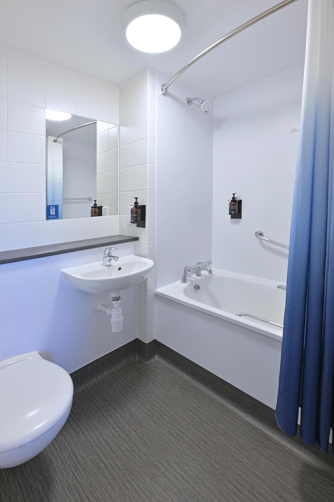 Travelodge Edinburgh Airport 22/24