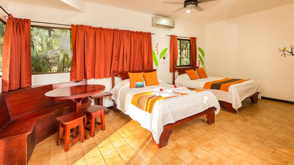 Hotel Villas Rio Mar 30/75