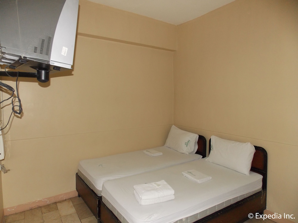 BUDGET, TWIN BEDS