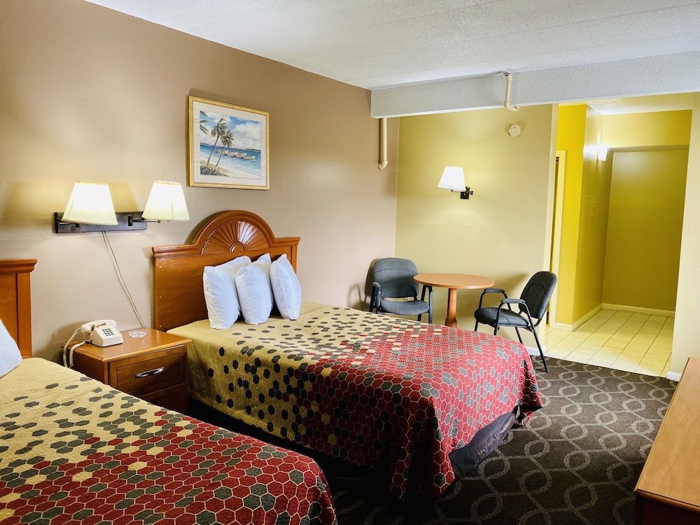 Red Roof PLUS+ & Suites Virginia Beach - Seaside 20/45