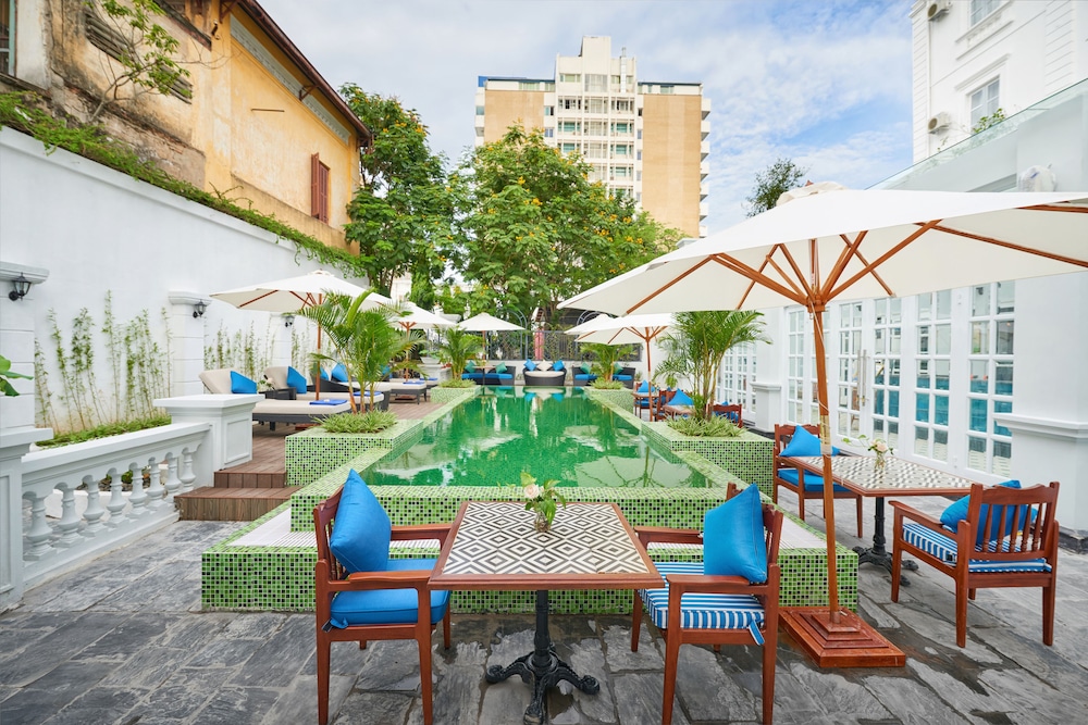 Manoir Des Arts Hotel 65/73