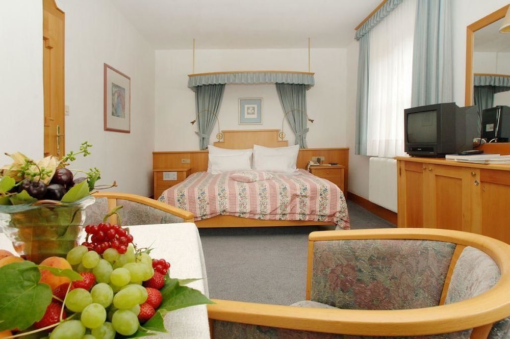 Romantik Hotel Im Weissen Roessl 58/71