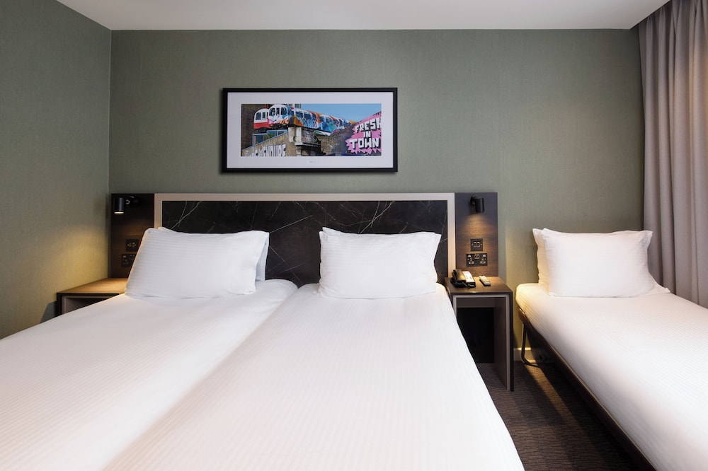 Standard Plus Twin with Extra Bed