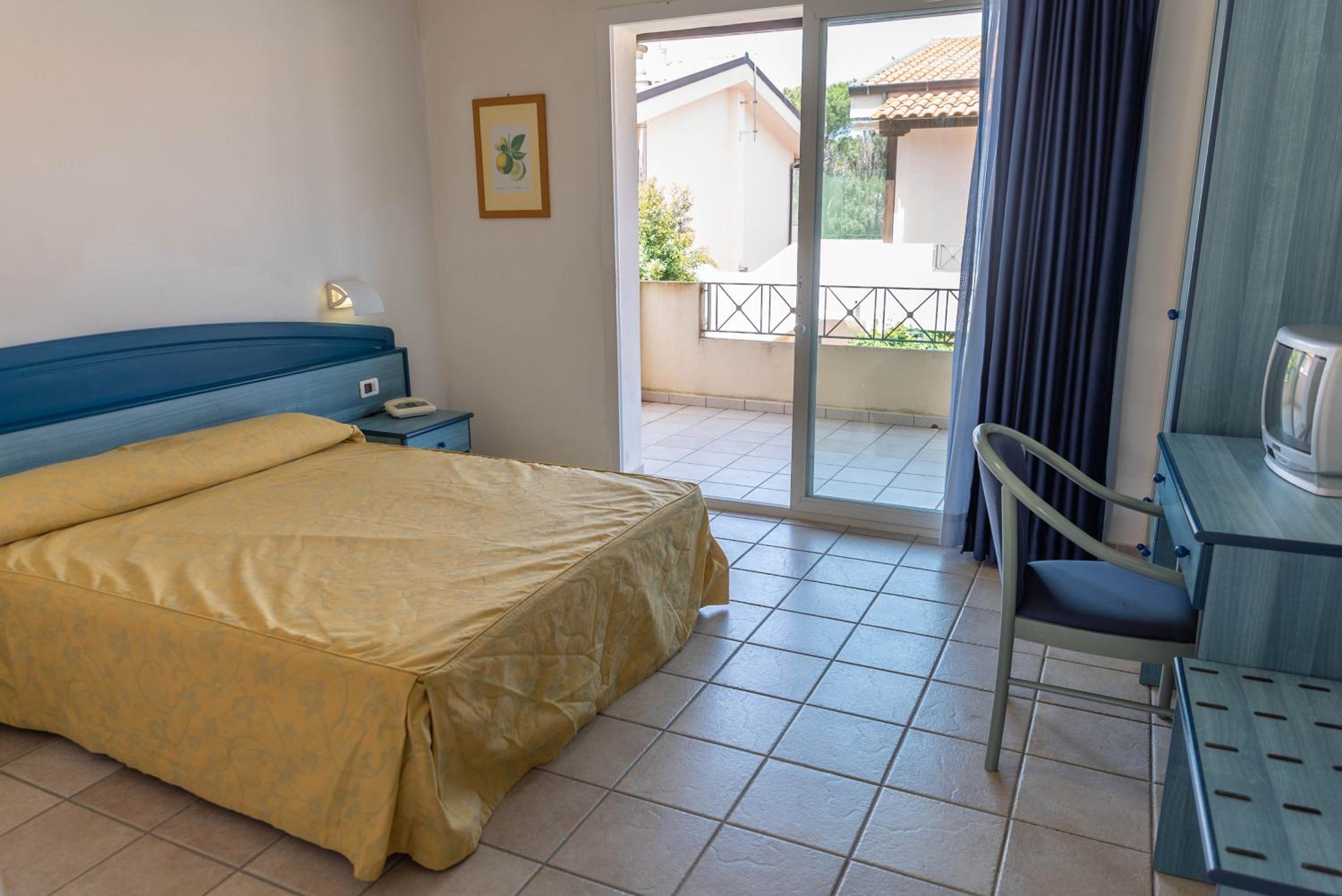 Room, Double Bed