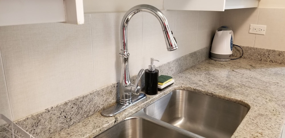 New Kingston Guest Apartment At Eight 23/26