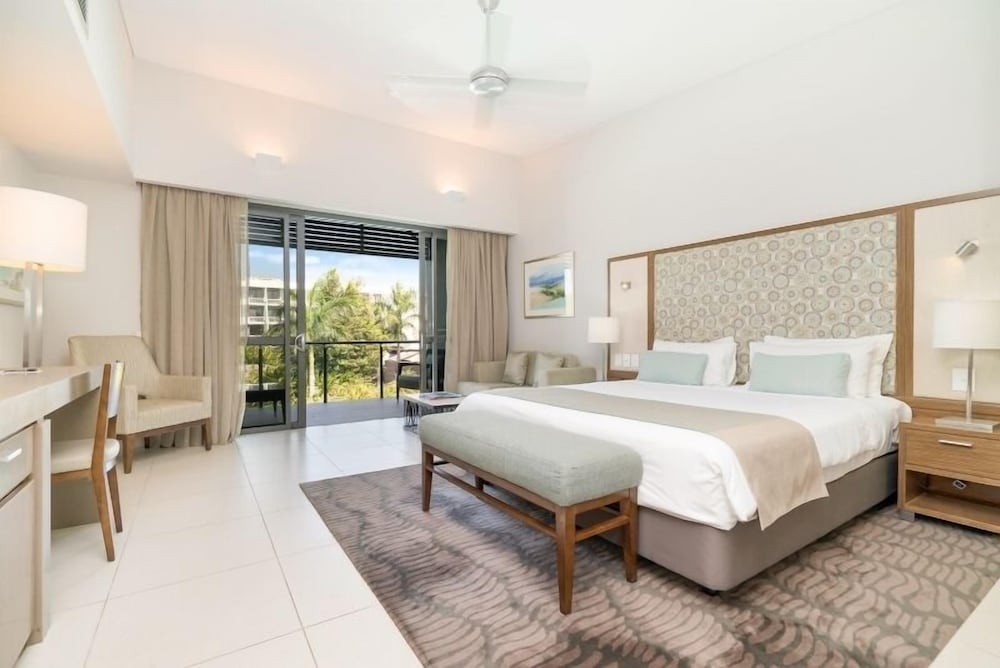 LAGOON, RESORT, KING BED