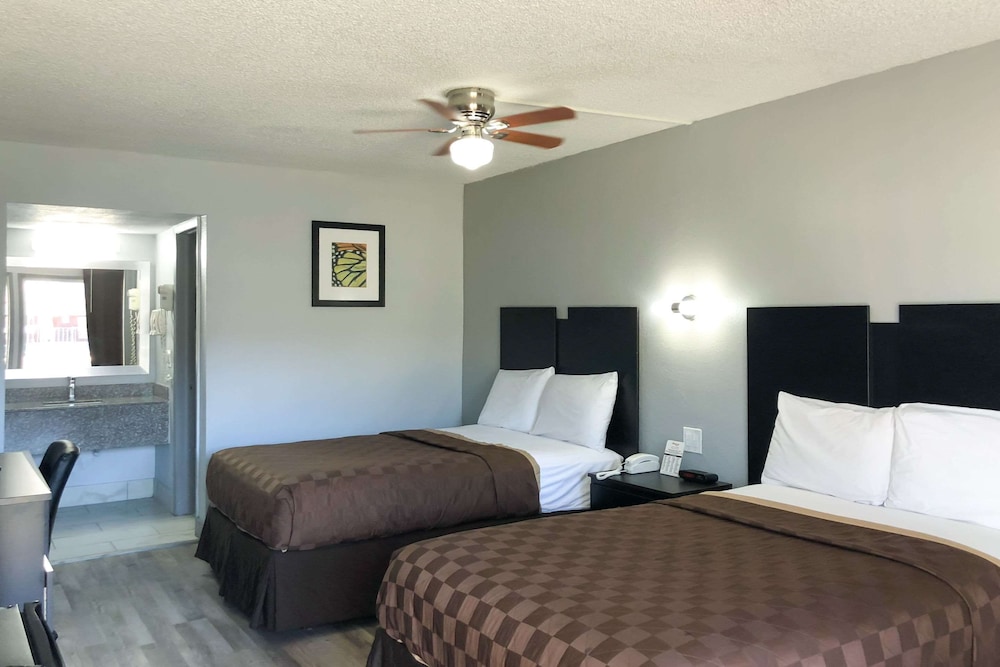 Rodeway Inn Sun City Center 22/46