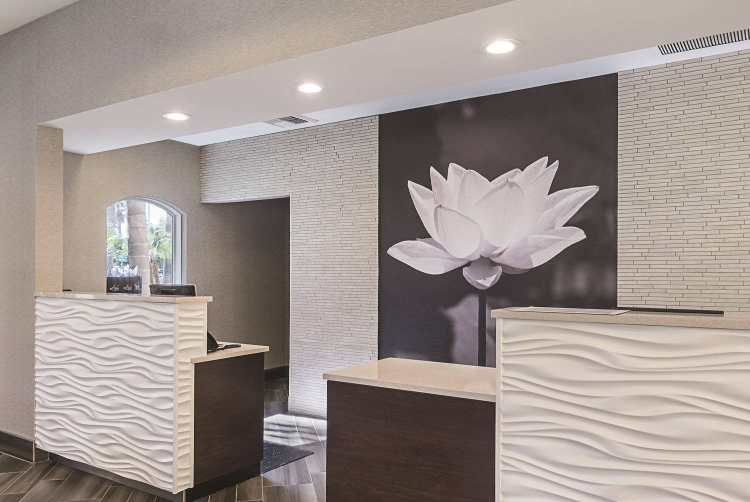 La Quinta Inn & Suites by Wyndham Ontario Airport 10/58