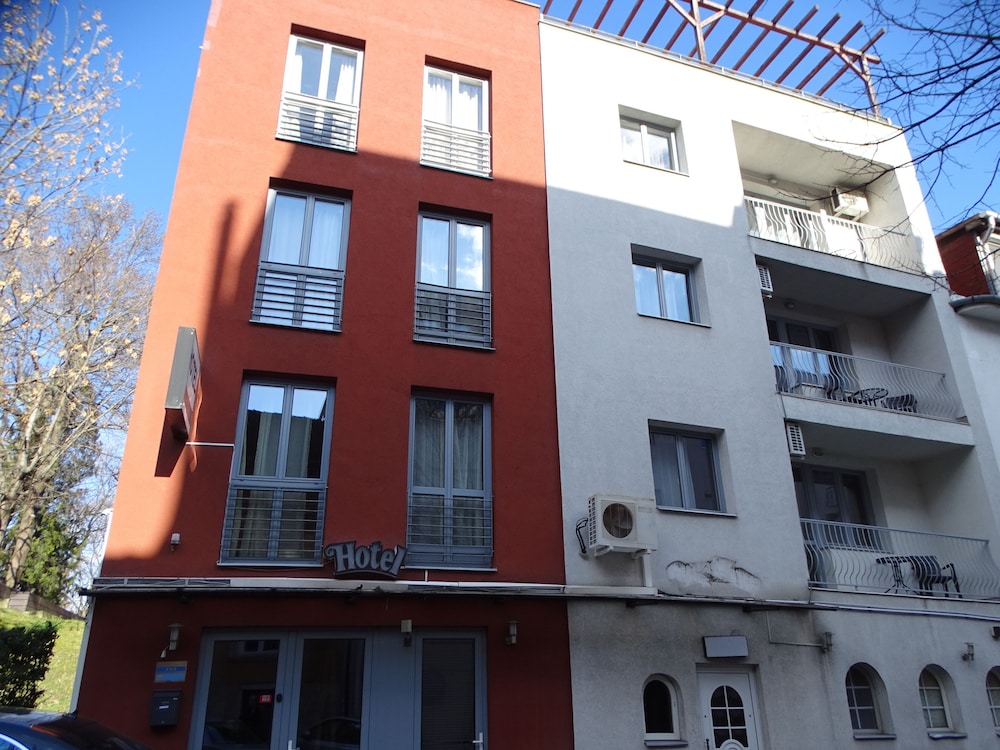 Hotel Papillon 1/50