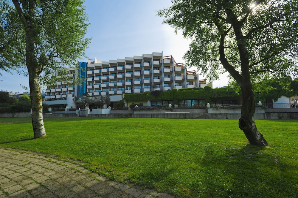 Savoy Beach Hotel & Thermal Spa 58/60