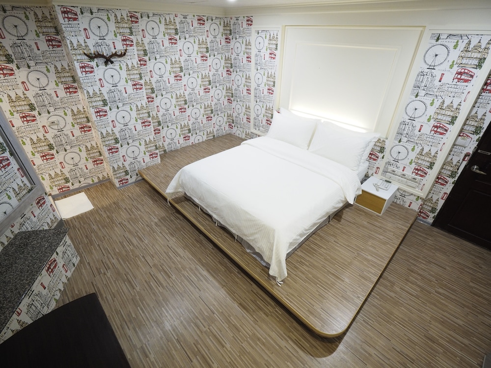 HeYue Hotel 28/55