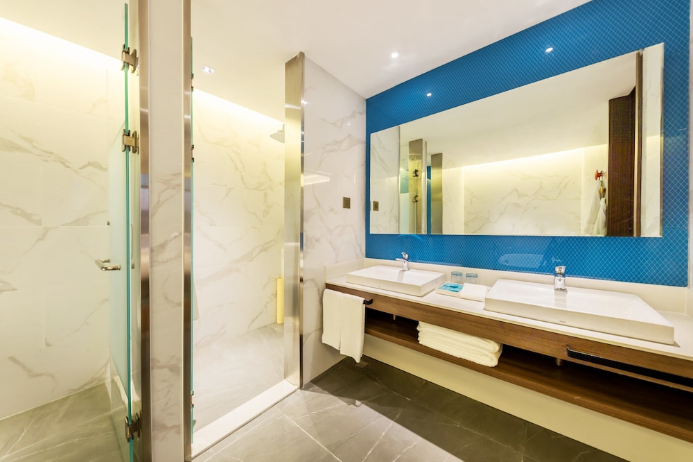 Holiday Inn Express Yichang Riverside 33/81