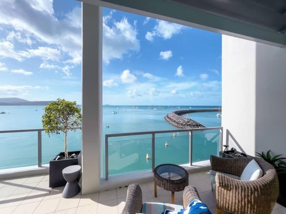 Peninsula Airlie Beach 23/50