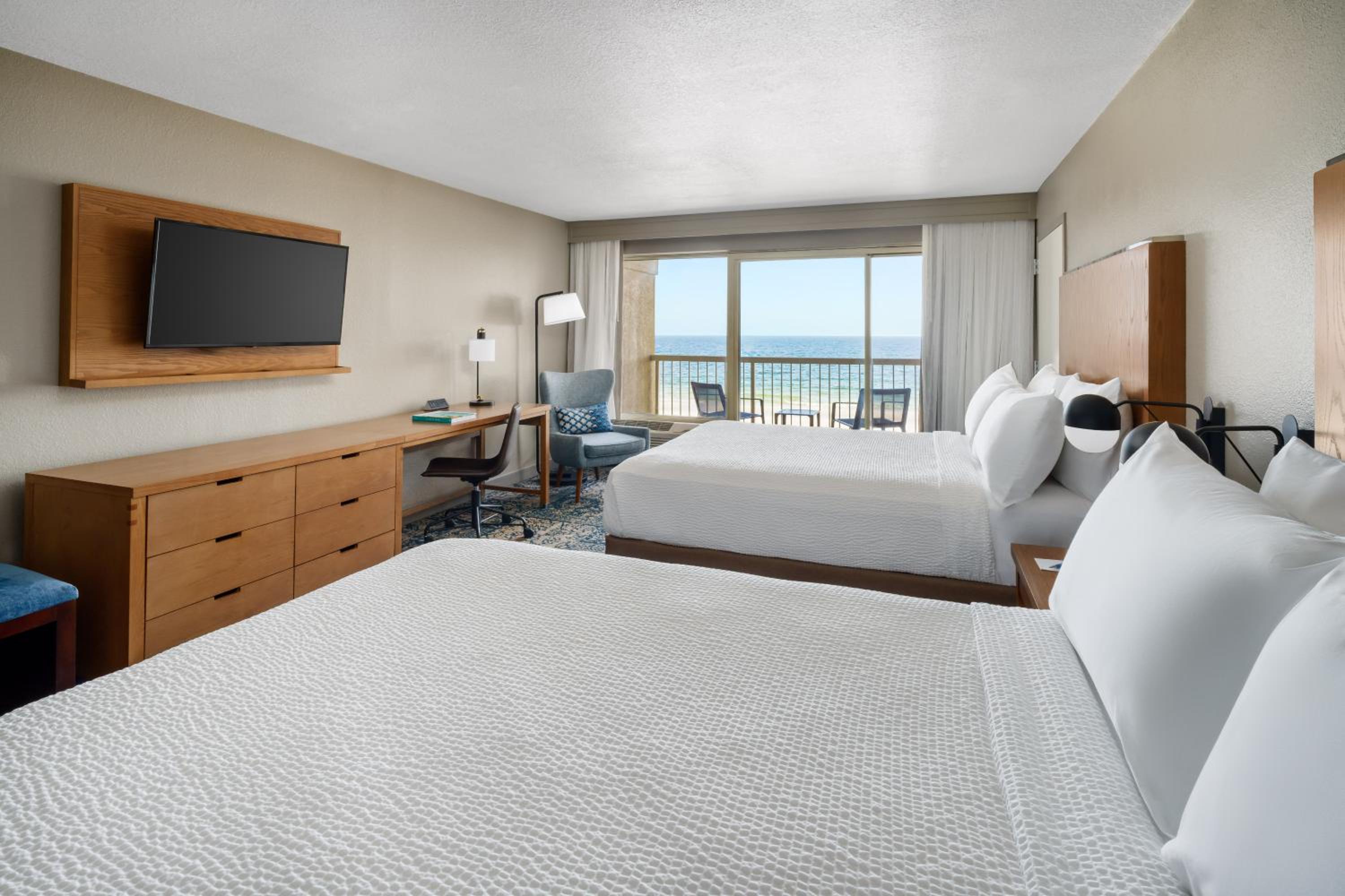Deluxe, 2 Queen Beds, Gulf View, Balcony