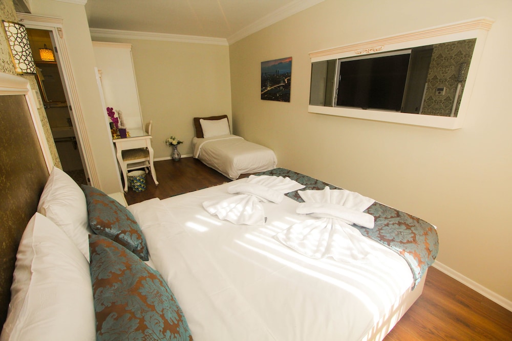 ROOM, TRIPLE