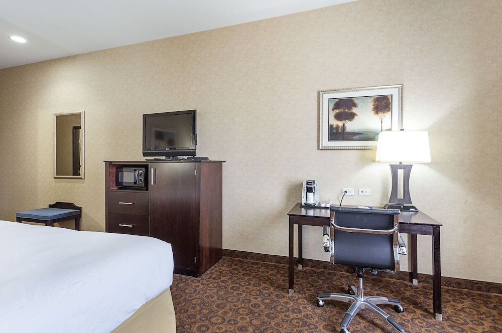 Holiday Inn Express Hotel Suites Byram 30/70