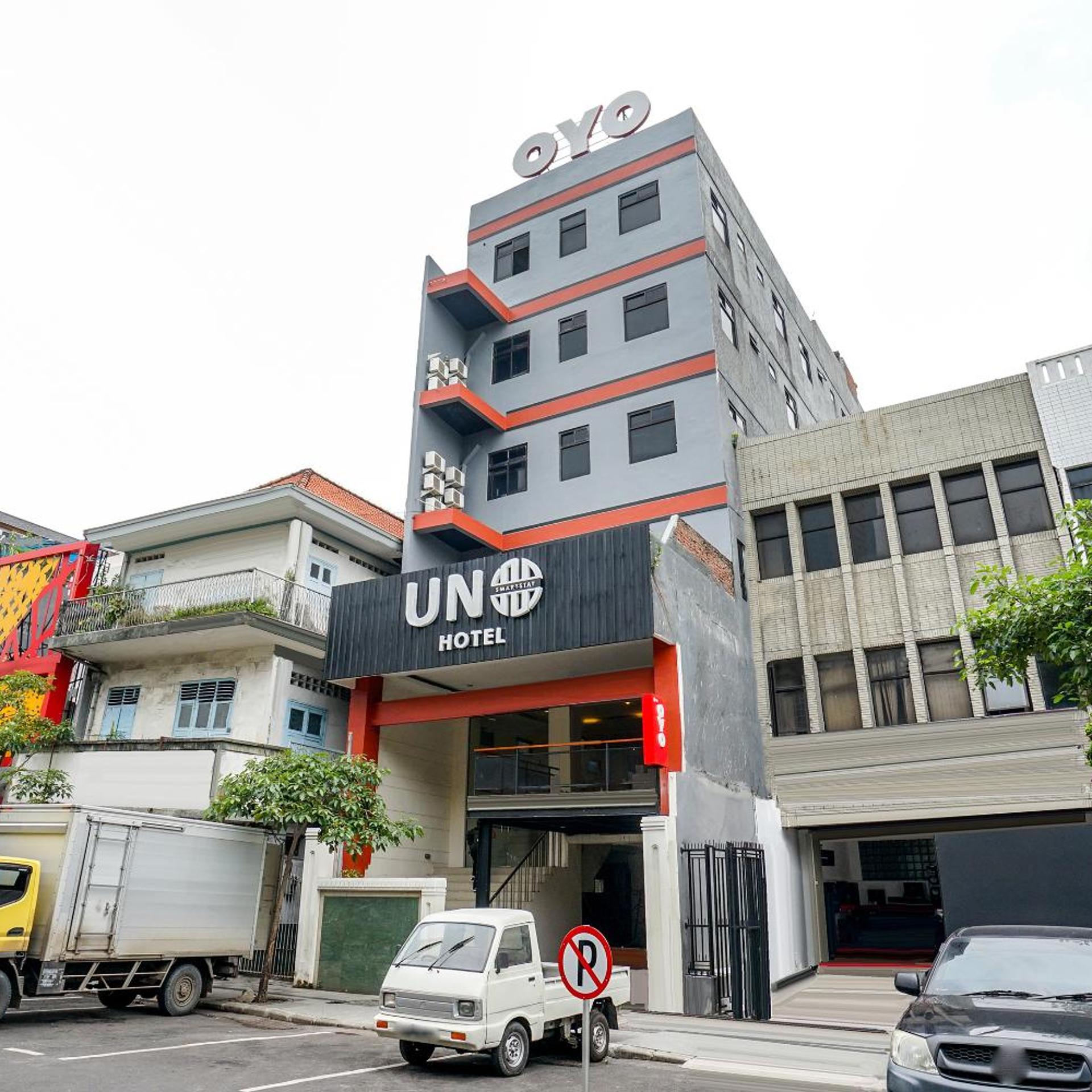 Hotel O Genteng Near Genteng Market Formerly Uno Hotel 42/43