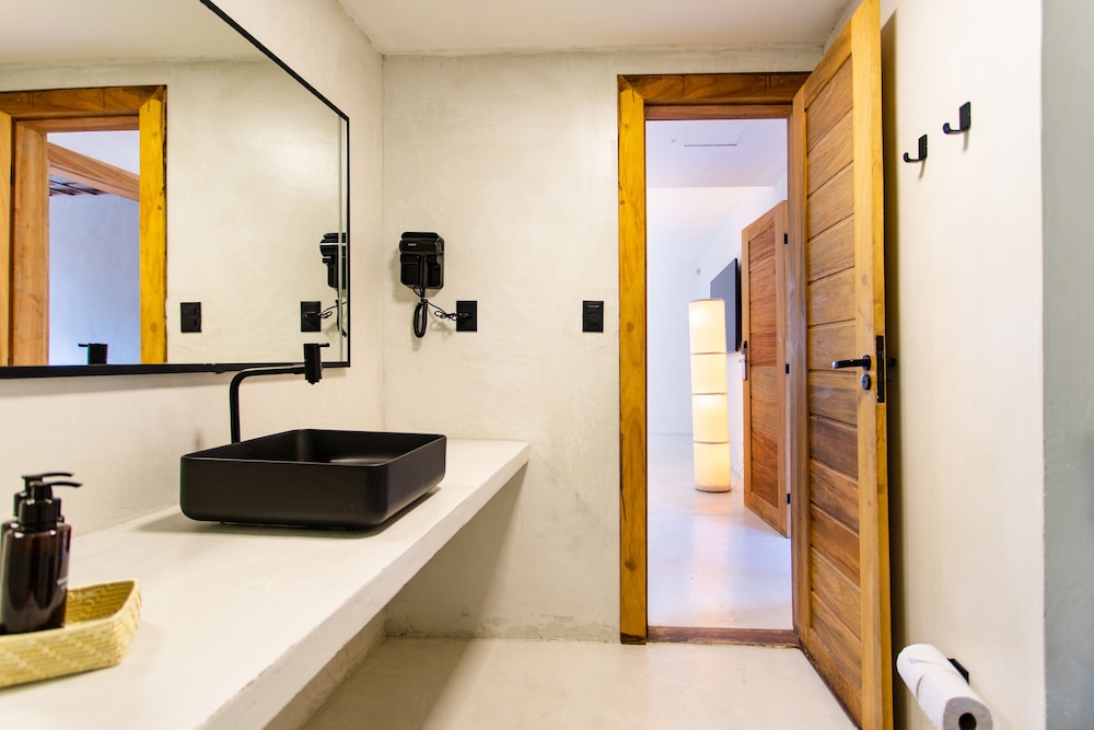 Apenunga Eco Hotel 66/68