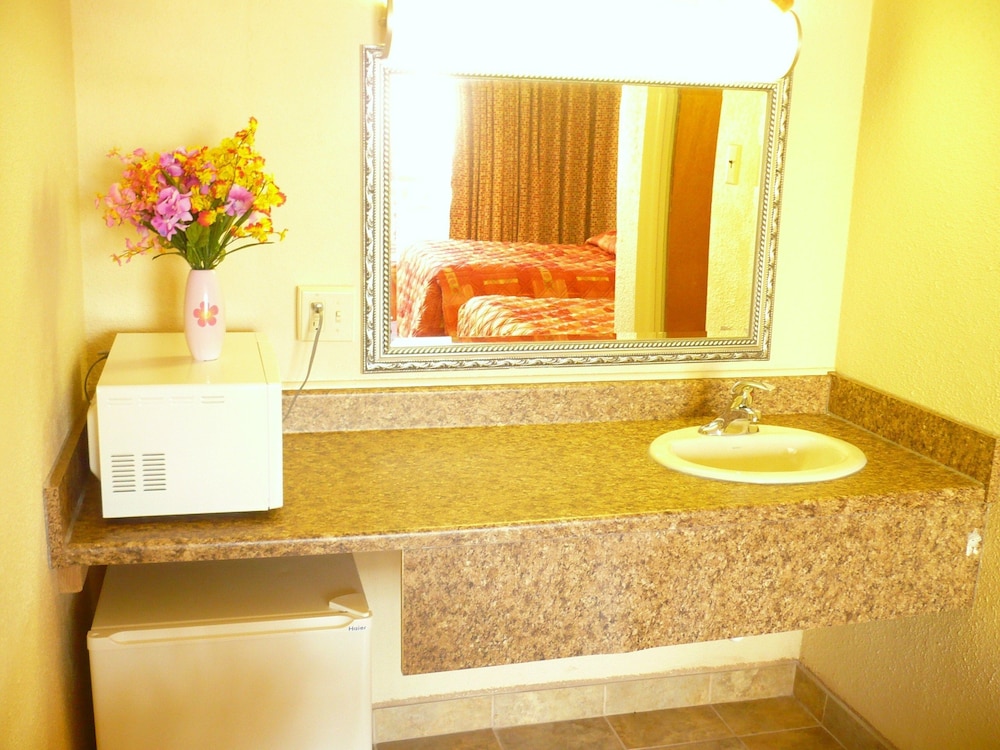 Casa Del Sole Motel 30/54