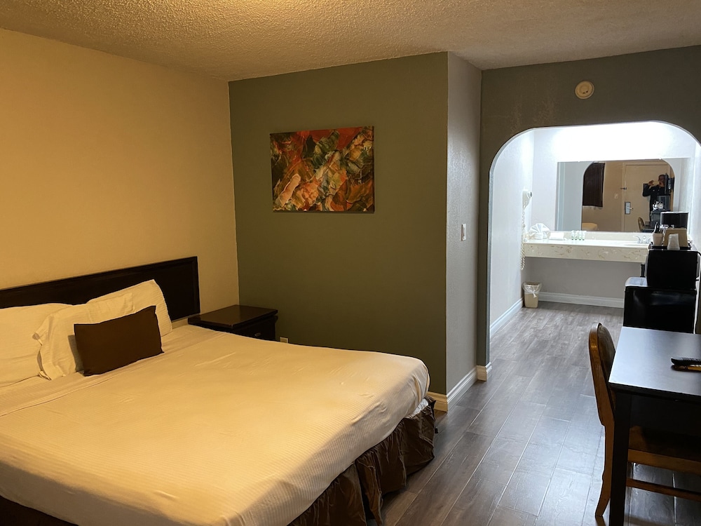 Anaheim Executive Inn Suites 29/66