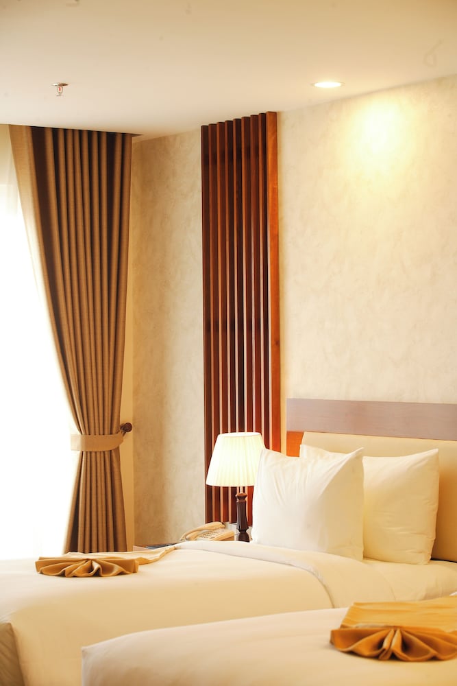 CITY, JUNIOR SUITE, TWIN BEDS