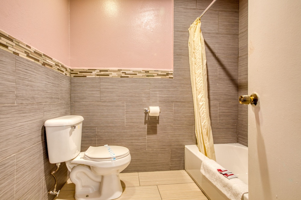 Heritage Inn And Suites 33/58