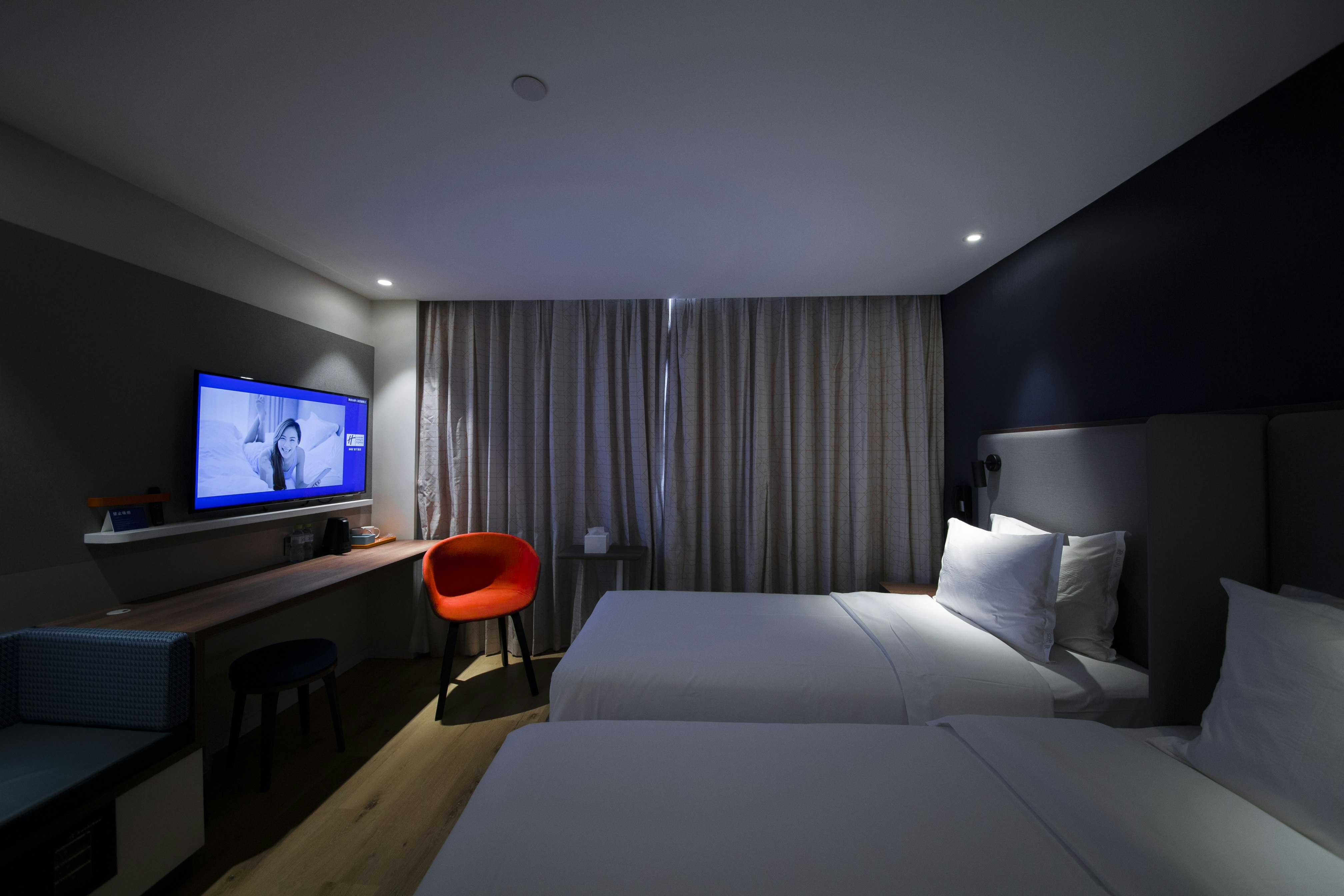 HOLIDAY INN EXPRESS SANYA BAY 12/50