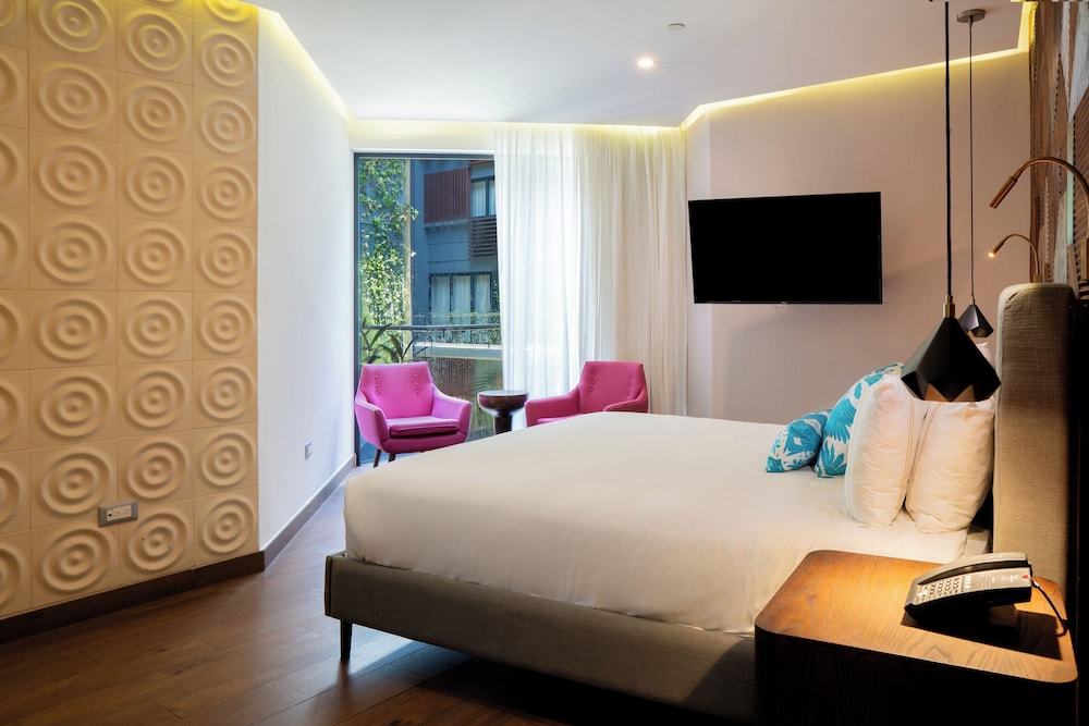 DELUXE, KING BED, COURTYARD VIEW
