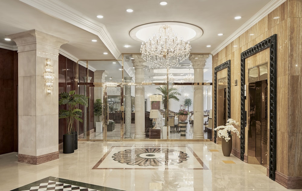Goldone Hotel And Suites 62/72