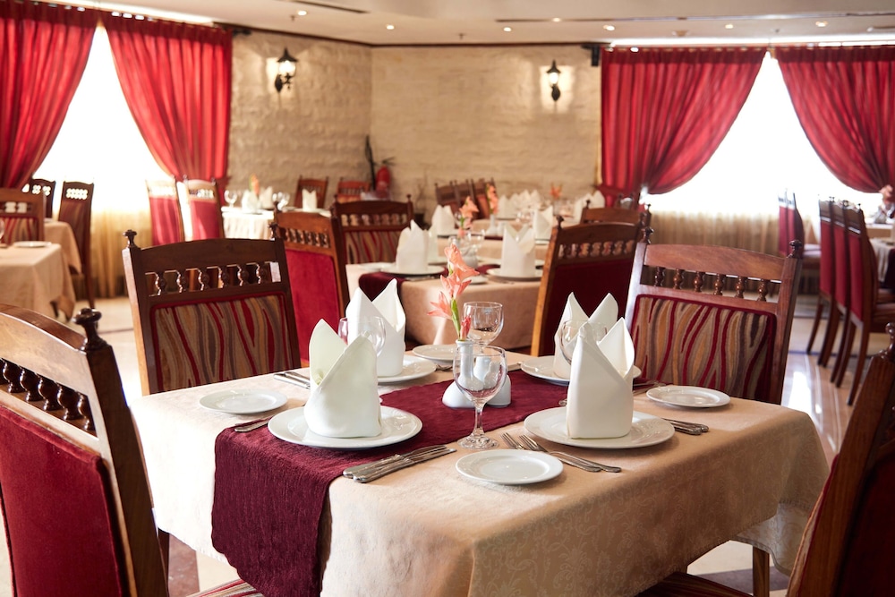 restaurant cafeteria