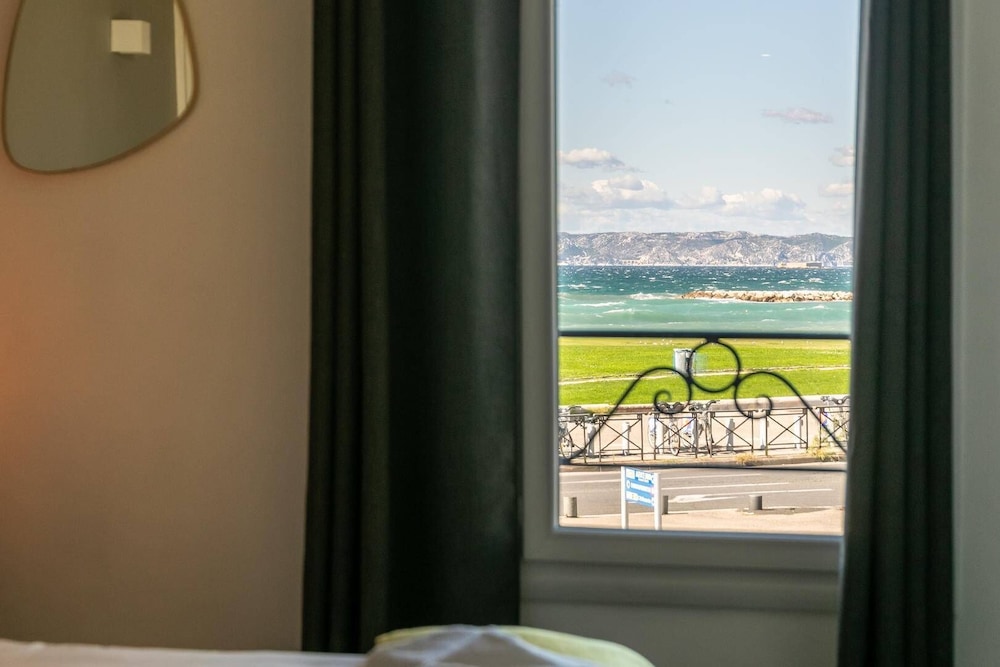 Hôtel Le Mistral 38/50