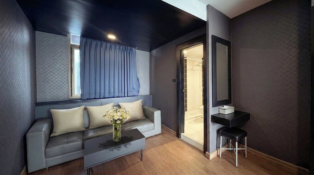 G Boutique Silom Hotel 73/84