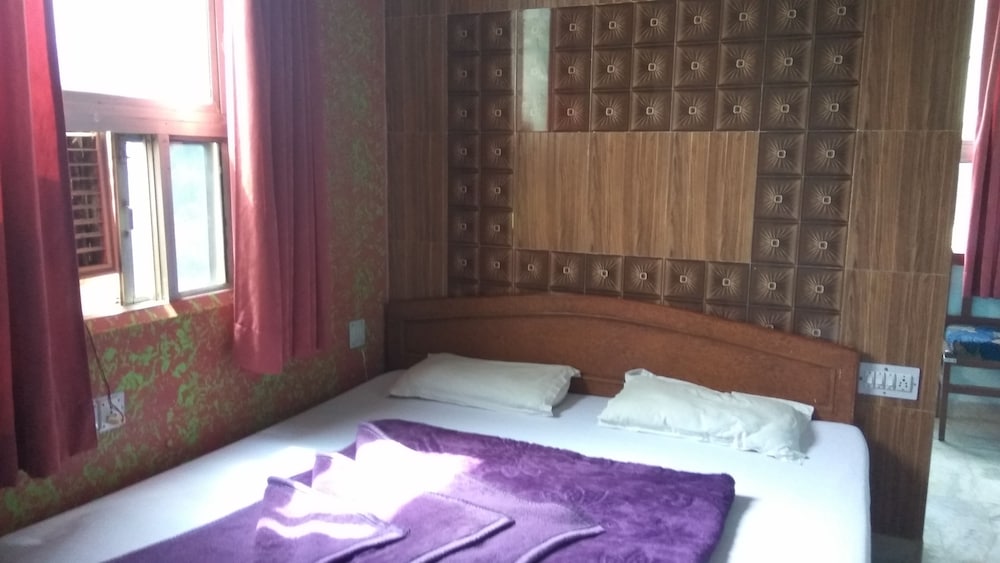 Hotel Ganga Kripa 17/37