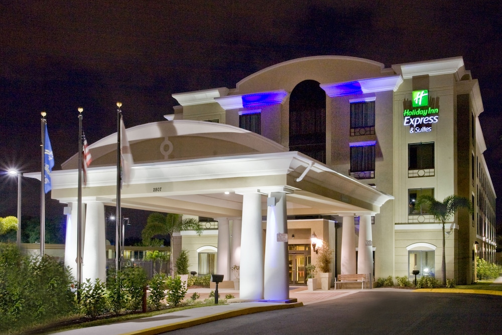 Holiday Inn Express Hotel Suites Tampa Usf Busch Gardens 1/70