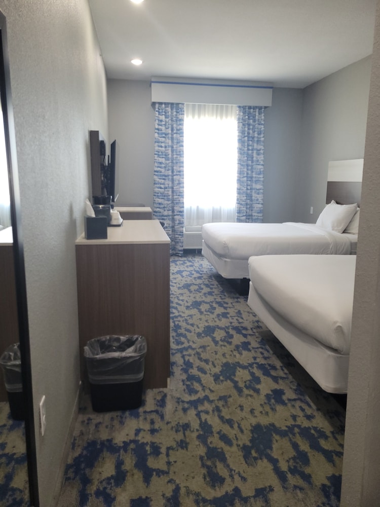 Baymont by Wyndham Carlsbad NM 23/47