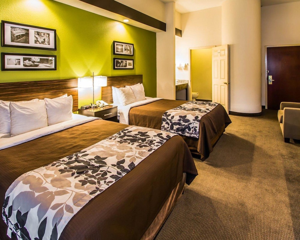 STANDARD, 2 QUEEN BEDS