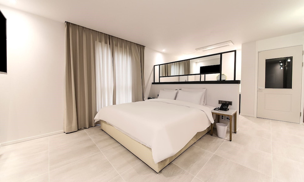 Ava Hotel Songjeong 6/37