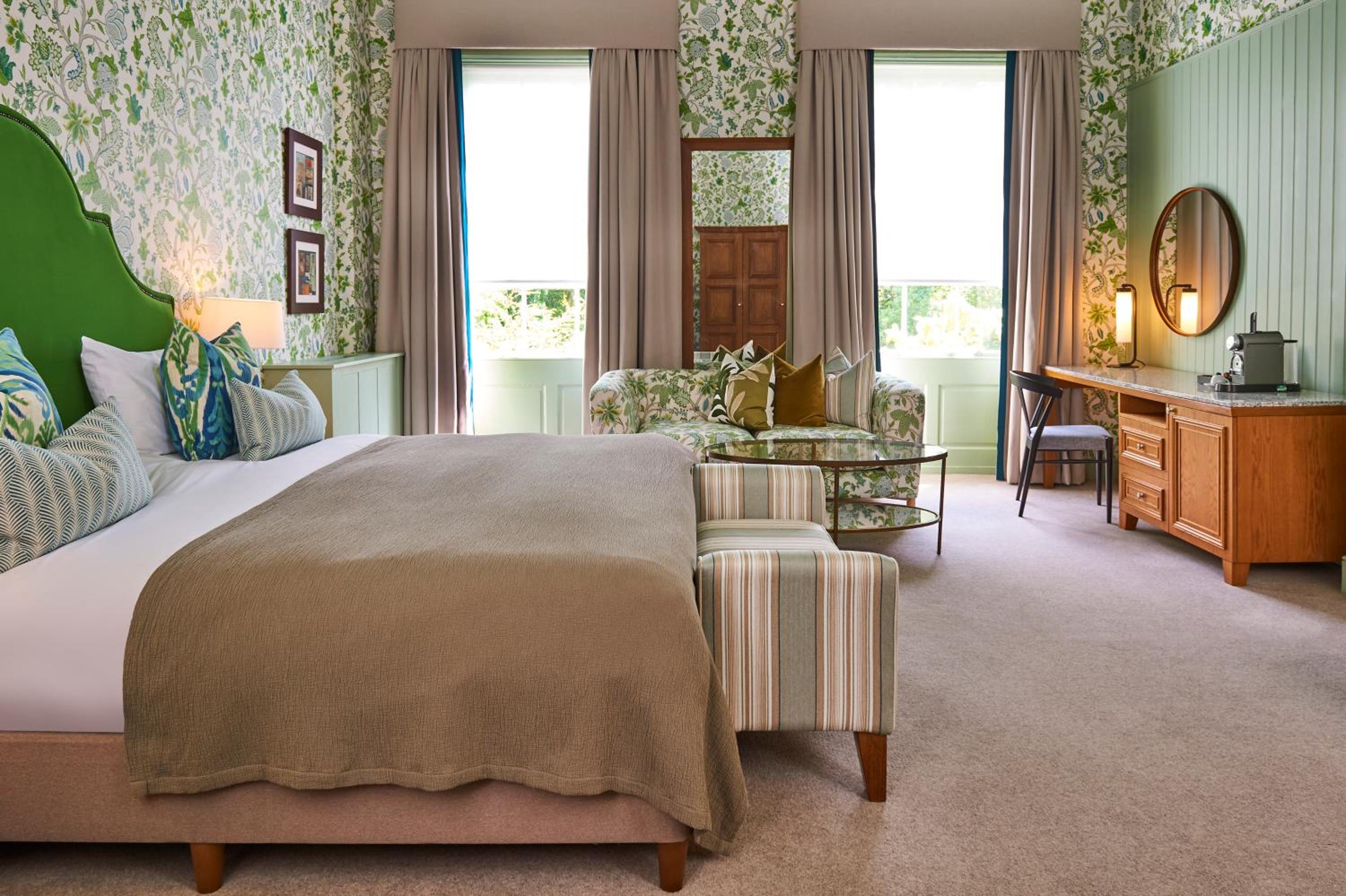 Deluxe, Queen Bed