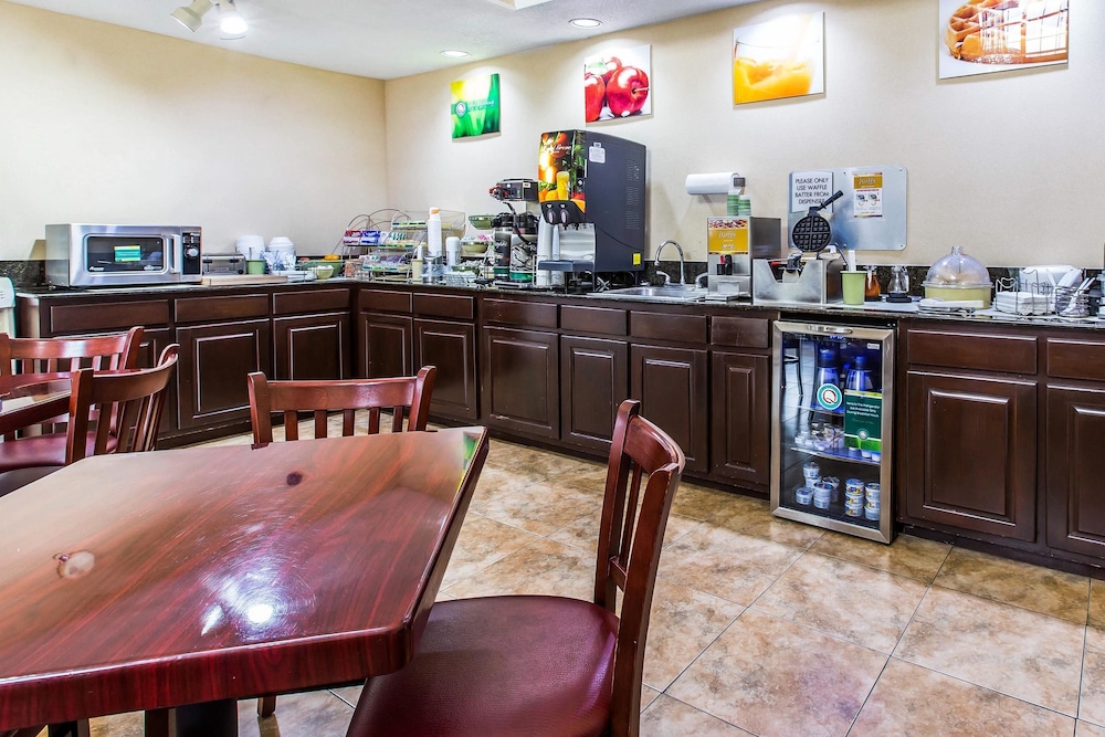 Quality Inn Eastman 37/43