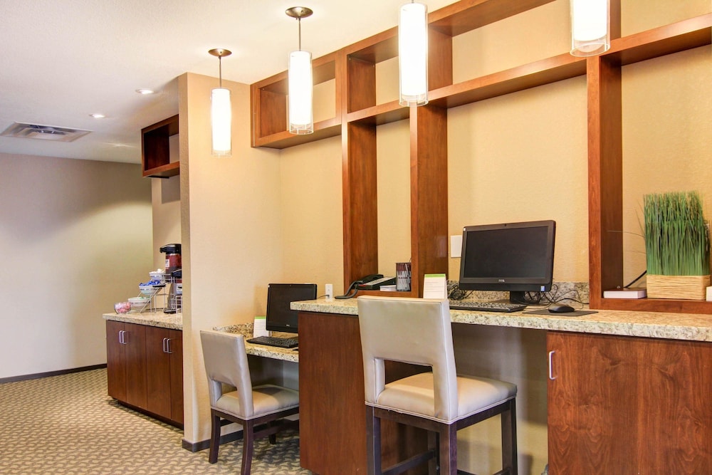 Comfort Suites Carlsbad 35/48