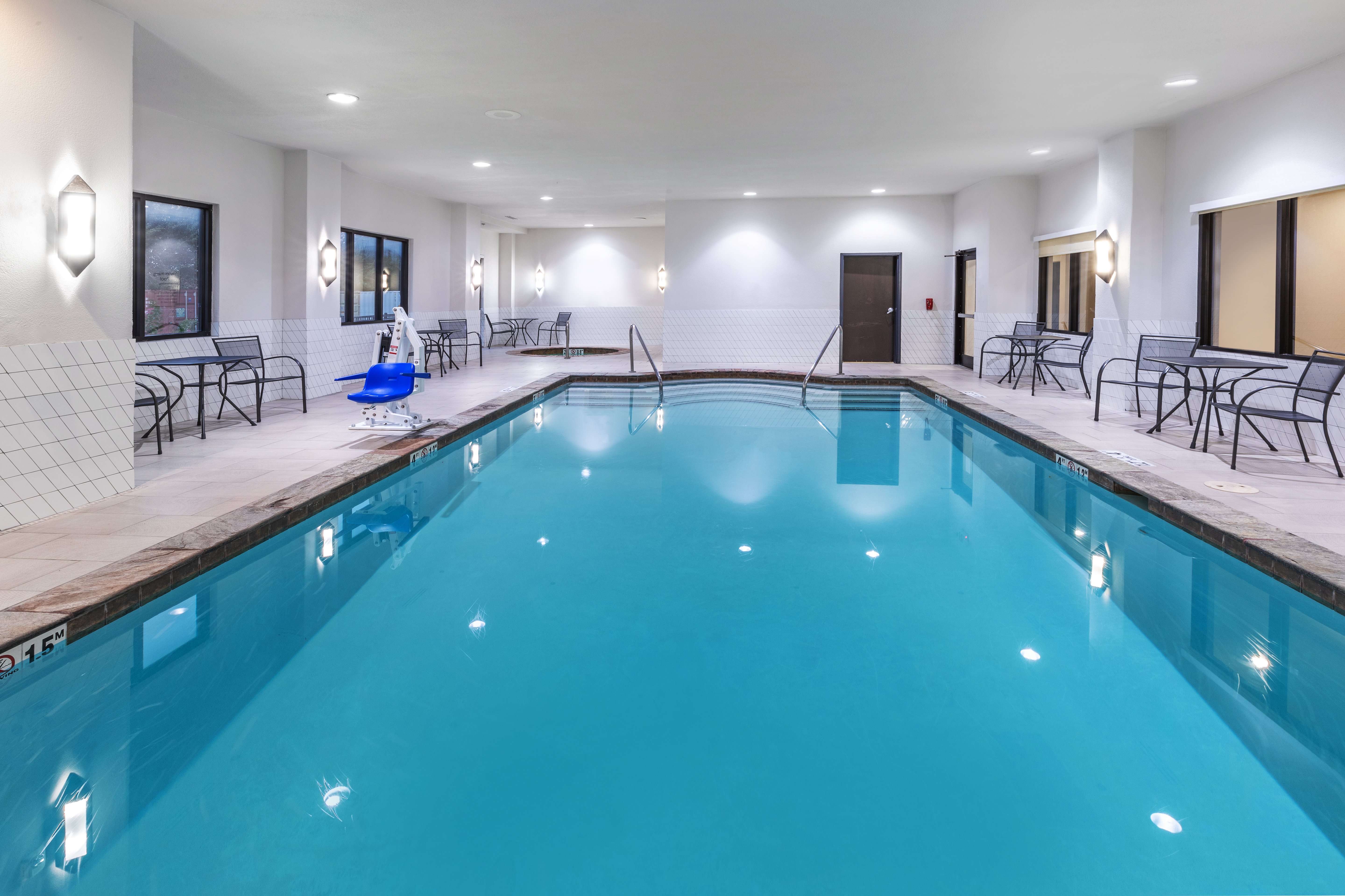 Holiday Inn Hotel & Suites Tulsa South 30/56
