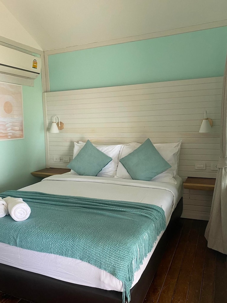 Phangan Beach Resort 18/68