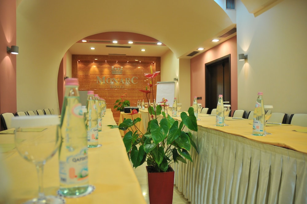 Monarc Hotel 16/58