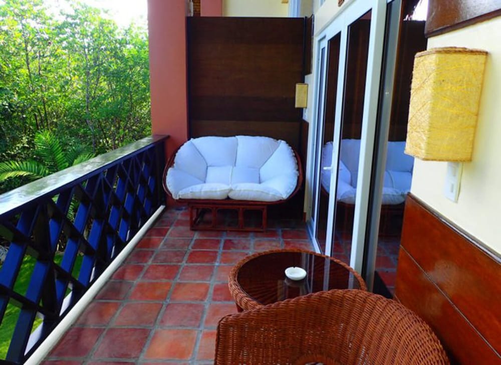 Edgewater Dive & Spa Resort 40/73