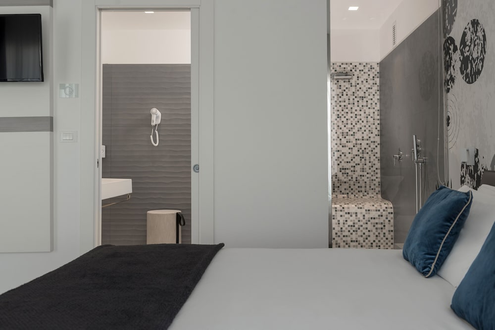 Hotel Delle Rose 50/50