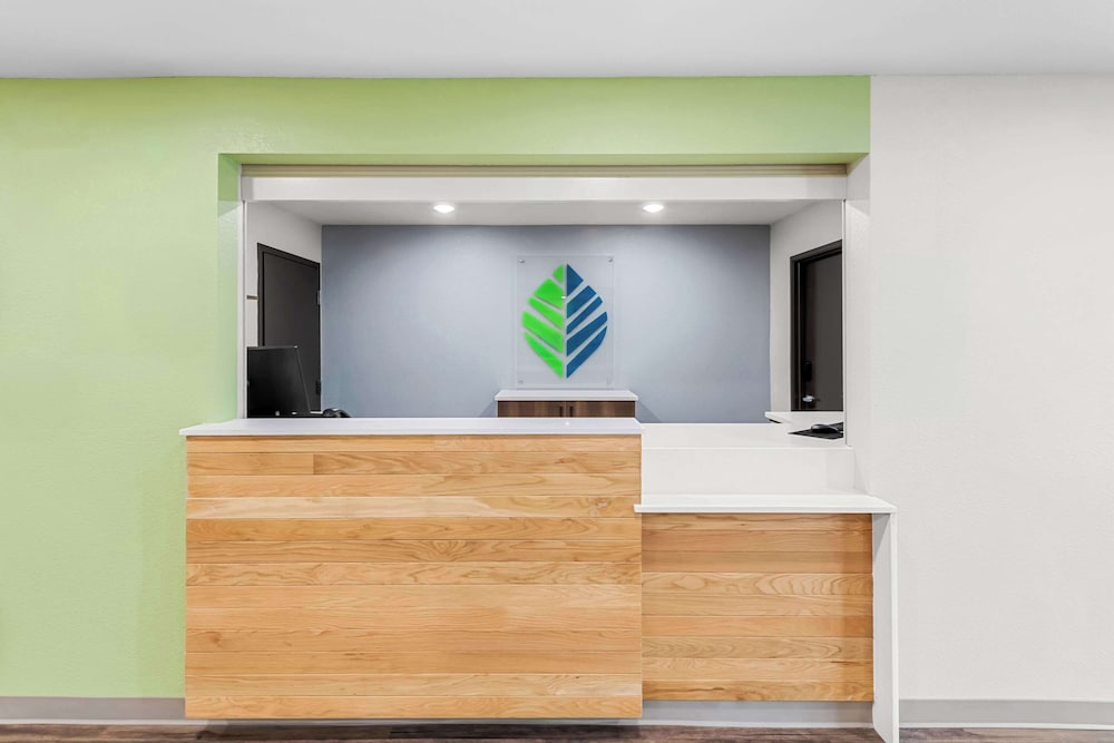 Woodspring Suites Kansas City Airport photo3
