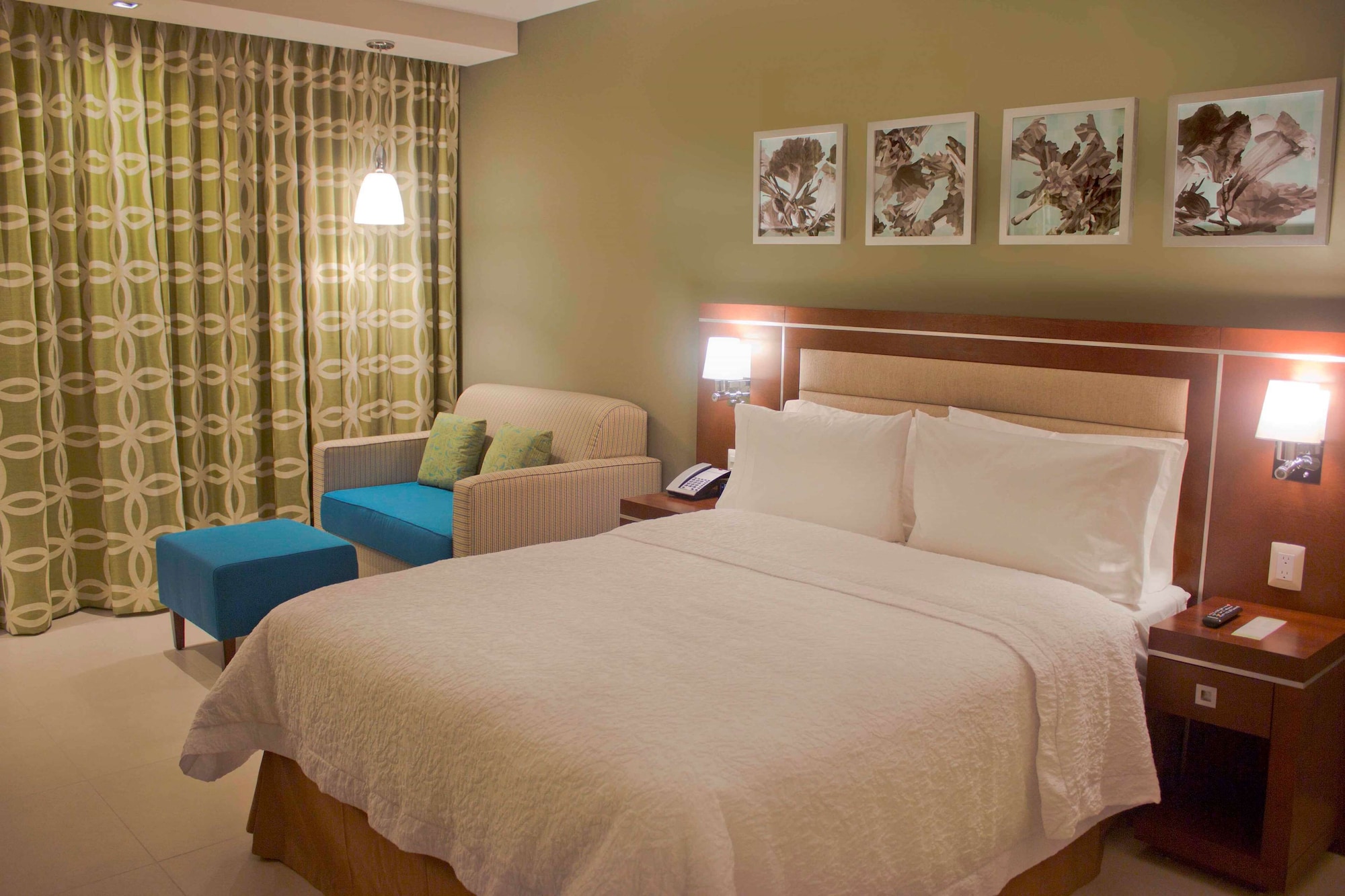 ROOM, QUEEN BED, SOFA