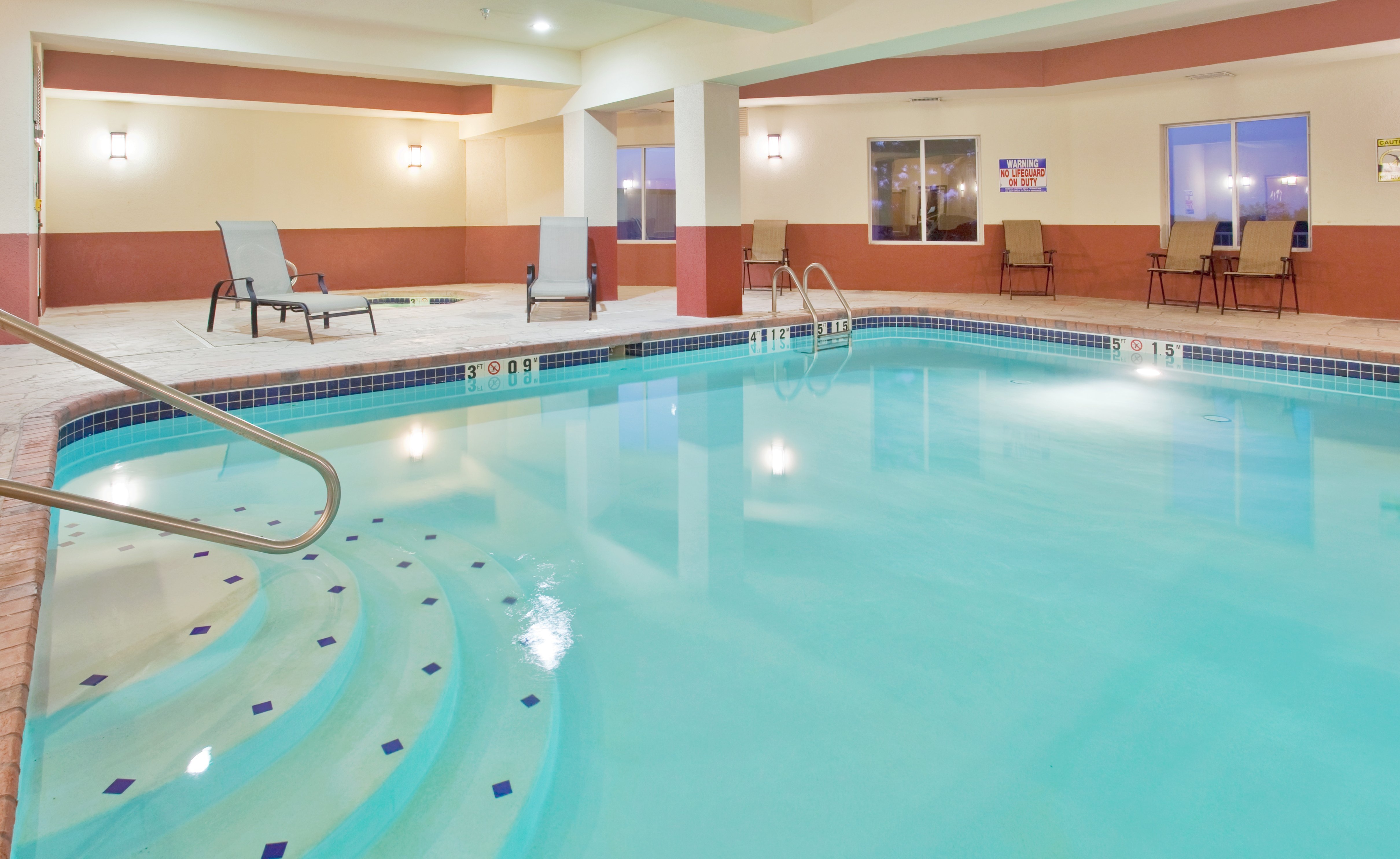 Holiday Inn Express Boonville 26/50