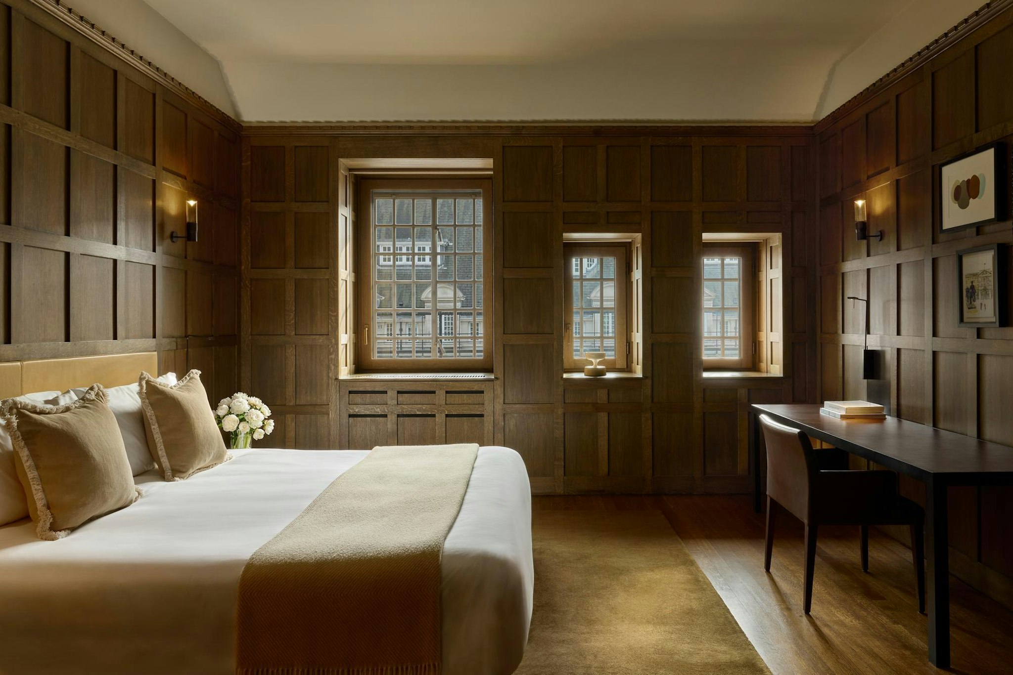 2 Bedrooms, Tudor, Suite
