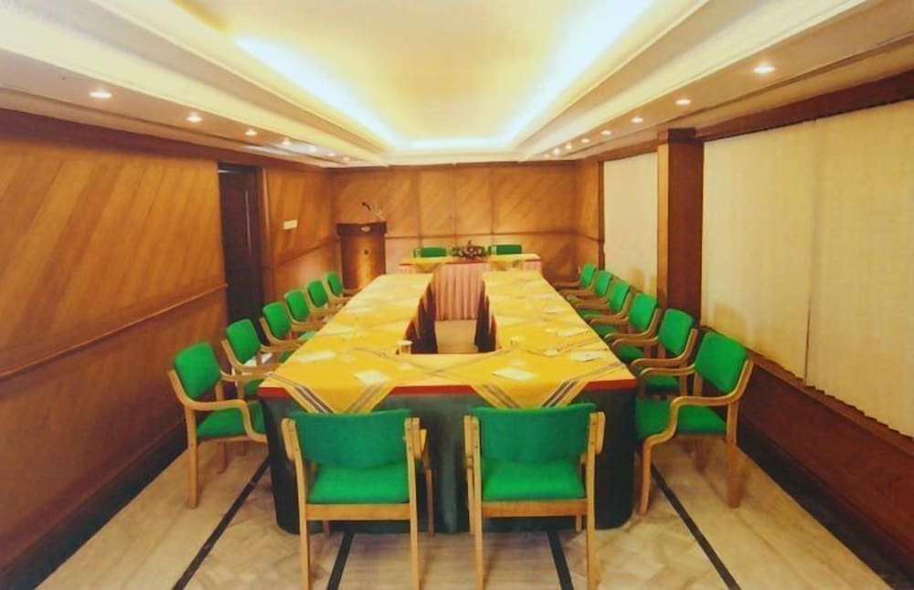 Yuvarani Residency Hotel 18/29